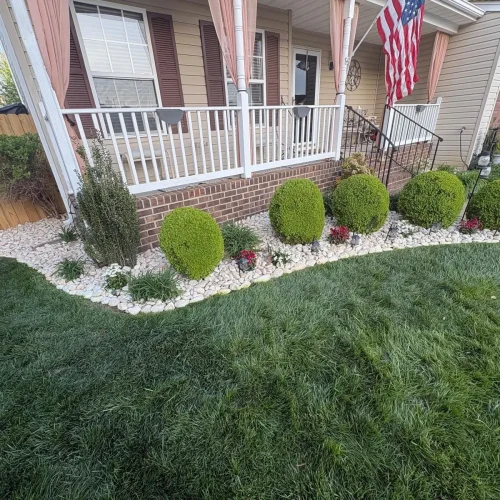 Mulch Installation (9)